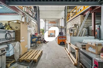 Light Industrial in Sevran to rent Interior Photo- Image 1 of 10