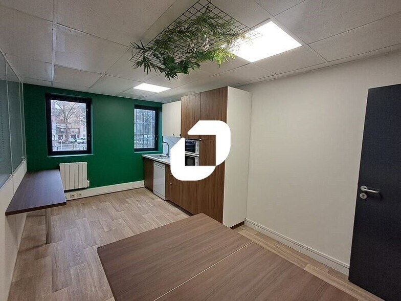 Office in Nanterre to rent - Interior Photo - Image 3 of 12