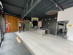 Waterloo Rd, Huddersfield to rent Interior Photo- Image 1 of 2