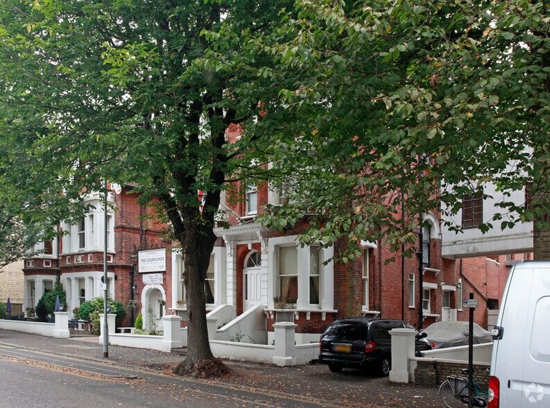 25-27 The Dr, Hove for sale - Primary Photo - Image 1 of 1