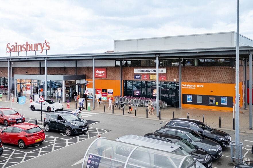 Bitterscote Dr, Tamworth for sale - Primary Photo - Image 1 of 1