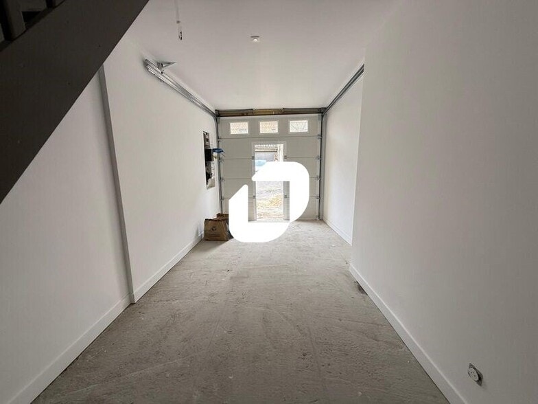 Rue Du General Leclerc, SAINT-OUEN-L'AUMONE to rent - Interior Photo - Image 3 of 15