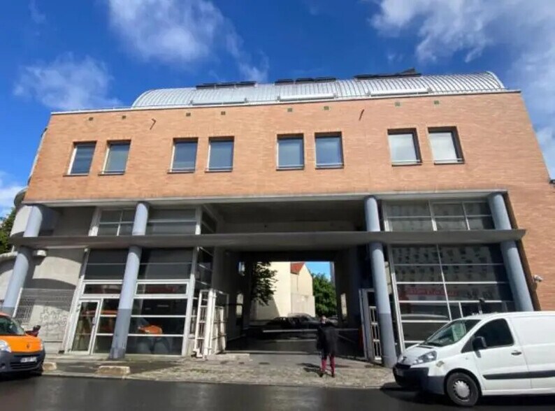 Office in Saint-Ouen-sur-Seine to rent - Building Photo - Image 1 of 6