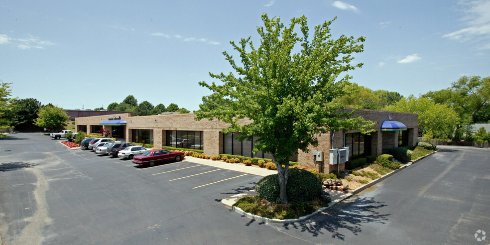 6703-6709 E 81st St, Tulsa, OK for rent - Building Photo - Image 3 of 14