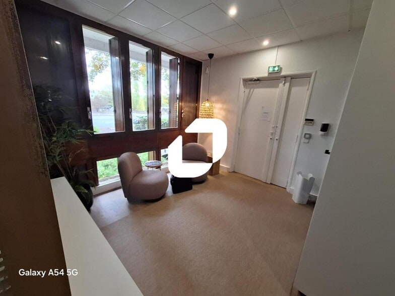Office in Boulogne-Billancourt to rent - Interior Photo - Image 2 of 9