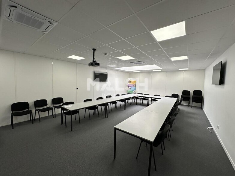 Office in Villefontaine to rent - Interior Photo - Image 3 of 6