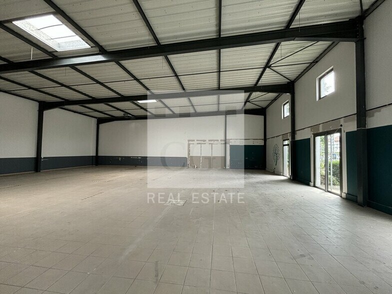 Light Industrial in Lyon to rent - Interior Photo - Image 2 of 9
