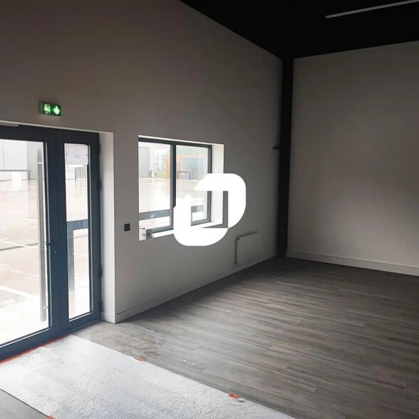 12-24 Allée De Dublin, Les Pavillons-sous-Bois to rent - Interior Photo - Image 2 of 6