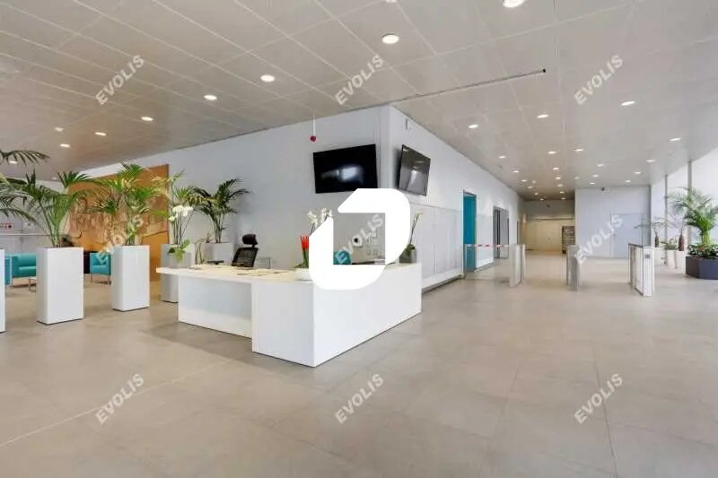 Office in Pantin for sale Lobby- Image 1 of 12