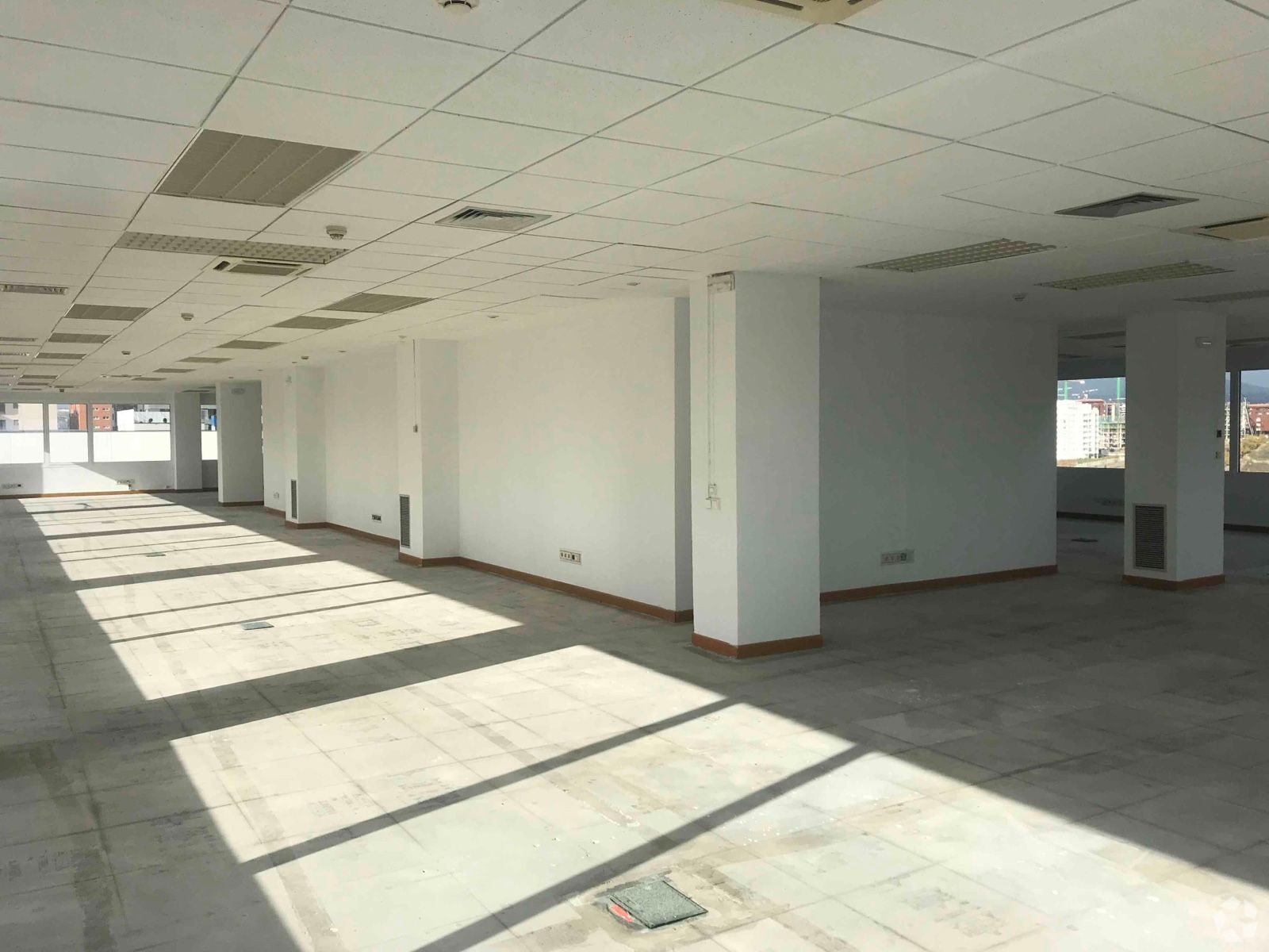 Office in Tres Cantos, Madrid to rent Interior Photo- Image 1 of 13