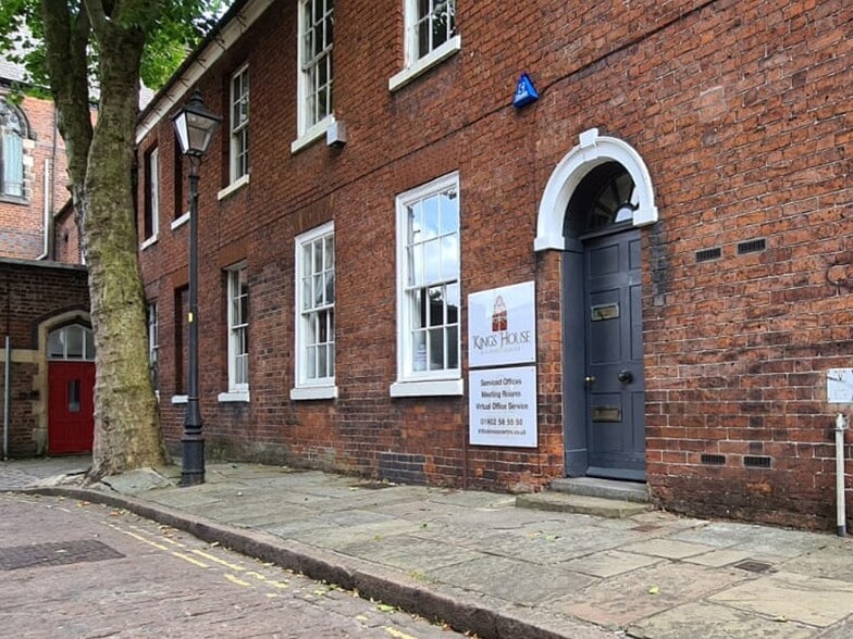 St. Johns Sq, Wolverhampton to rent - Building Photo - Image 1 of 19