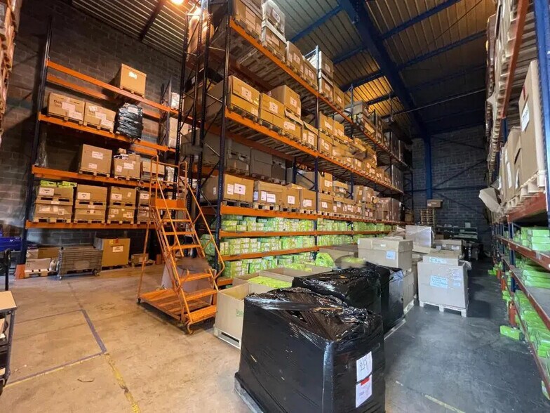 Industrial in Gennevilliers to rent - Building Photo - Image 3 of 4