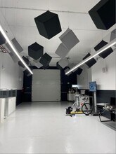 Light Industrial in Trappes for sale Interior Photo- Image 2 of 3