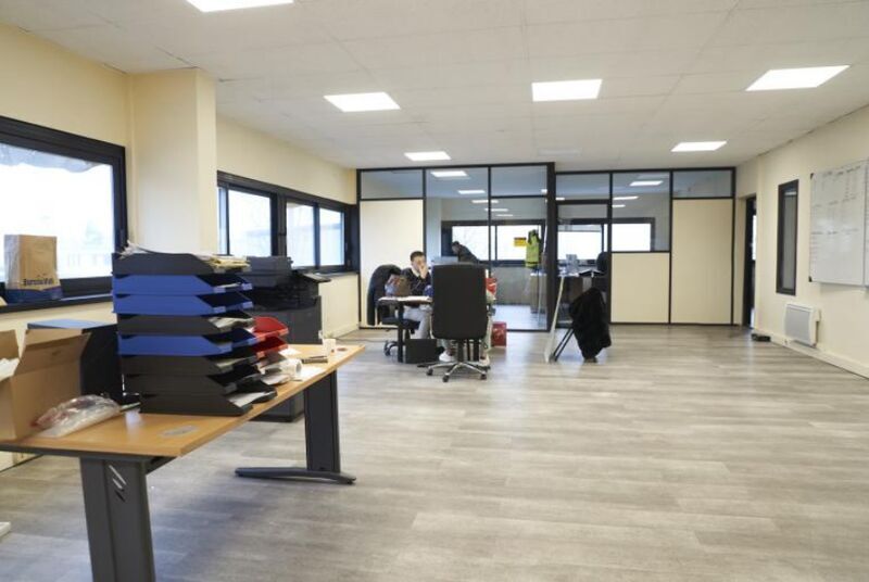 Light Industrial in Chassieu to rent - Interior Photo - Image 3 of 4