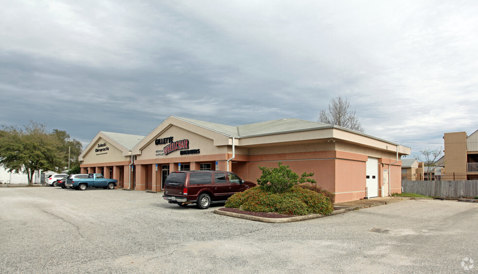 3936 N Davis Hwy, Pensacola, FL for rent - Primary Photo - Image 1 of 18