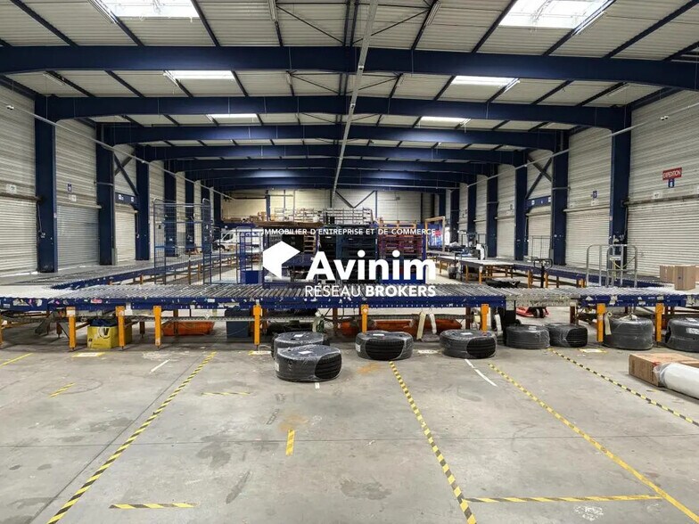 Industrial in Vitrolles to rent - Building Photo - Image 3 of 9