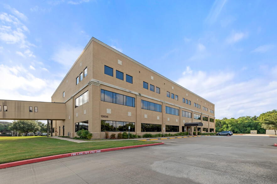 12606 W Houston Center Blvd, Houston, TX for rent - Building Photo - Image 3 of 4