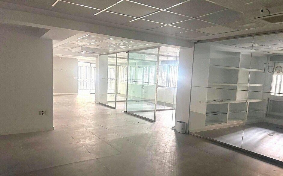 Office in Granada, Granada to rent - Interior Photo - Image 3 of 8