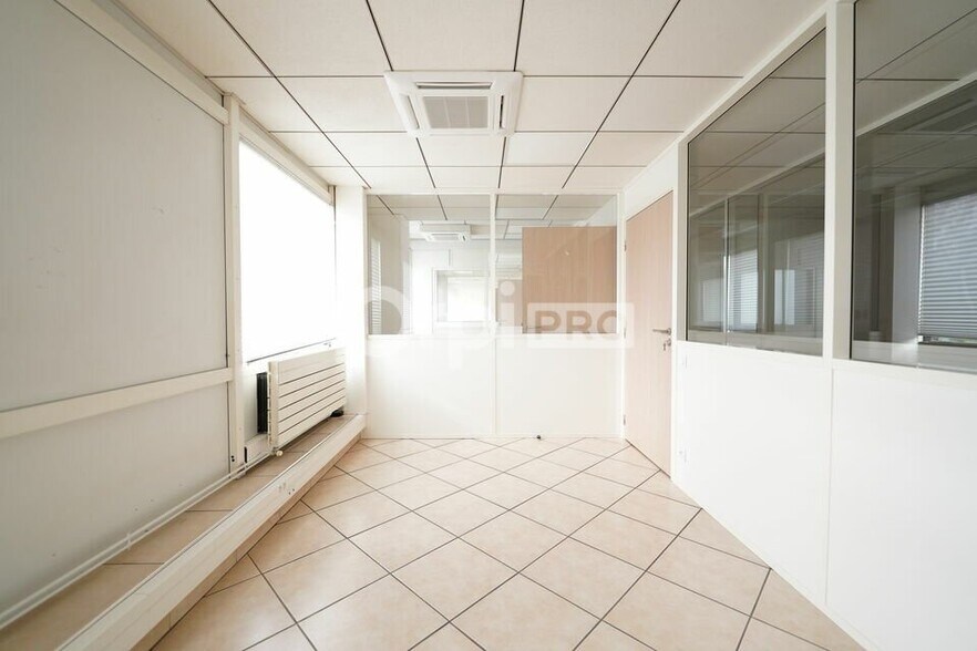 668 Chemin De La Rosette, Taluyers to rent - Interior Photo - Image 3 of 12