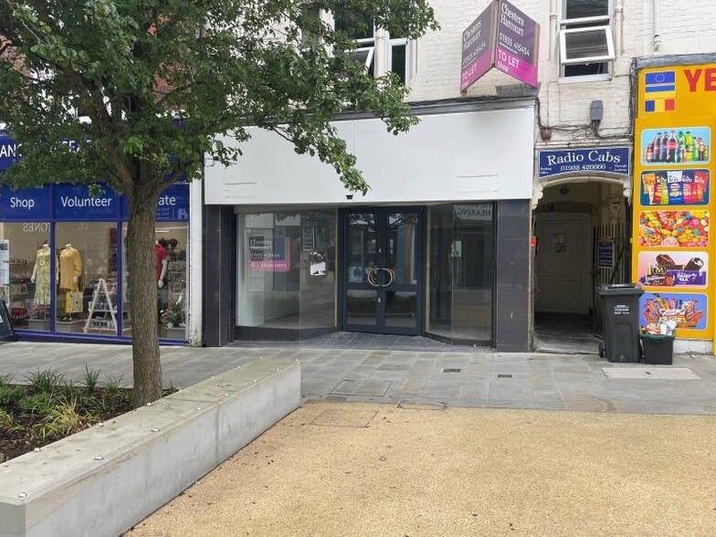 30 Middle St, Yeovil to rent - Building Photo - Image 2 of 3