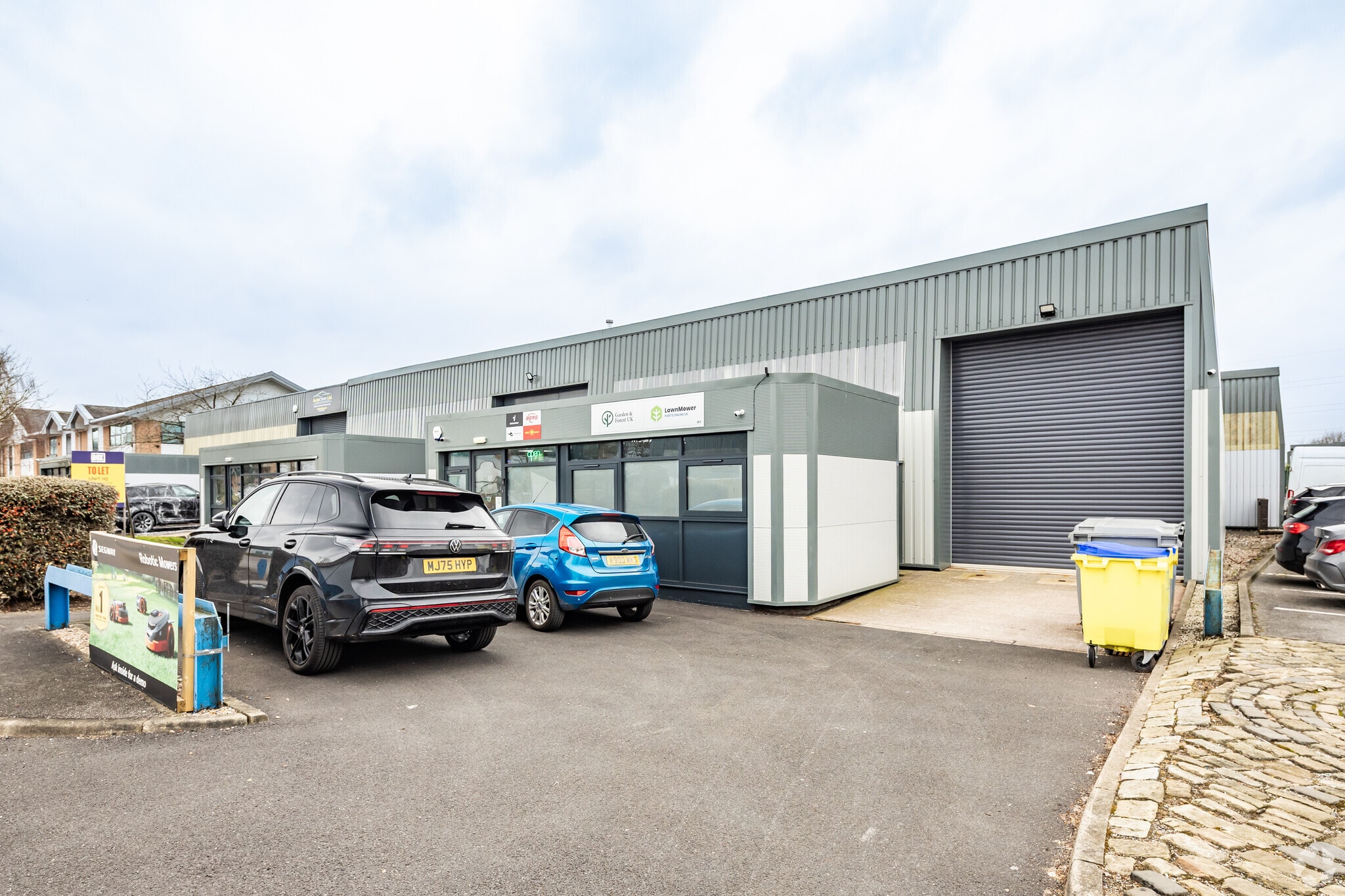 H1-H3 Tudor Rd, Altrincham to rent Primary Photo- Image 1 of 4