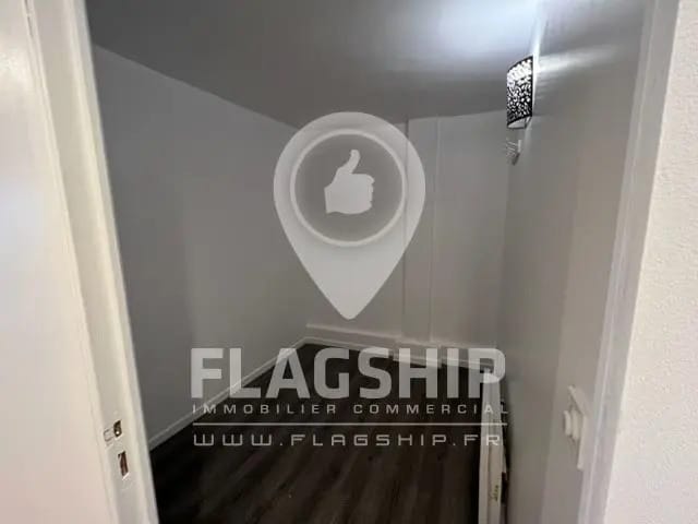 Retail in Paris for sale - Interior Photo - Image 3 of 9