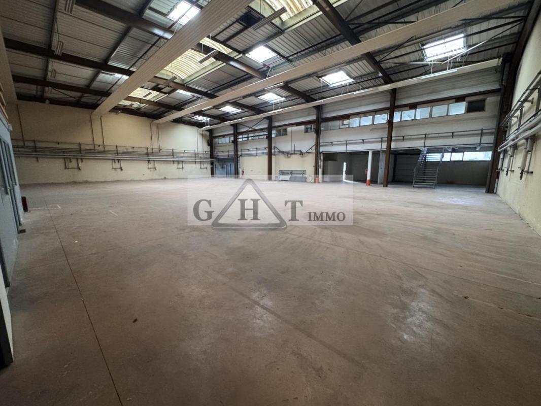 Industrial in Cergy to rent Building Photo- Image 1 of 17