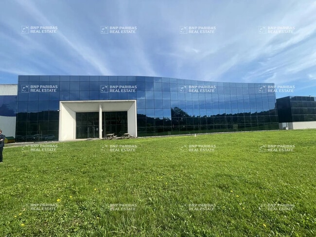 Location Bureaux 2 100 m²
