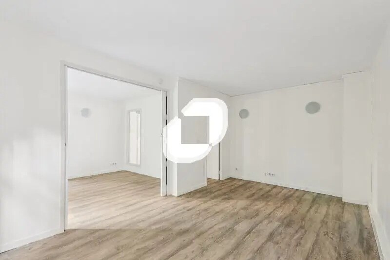 Office in Versailles to rent Interior Photo- Image 1 of 15