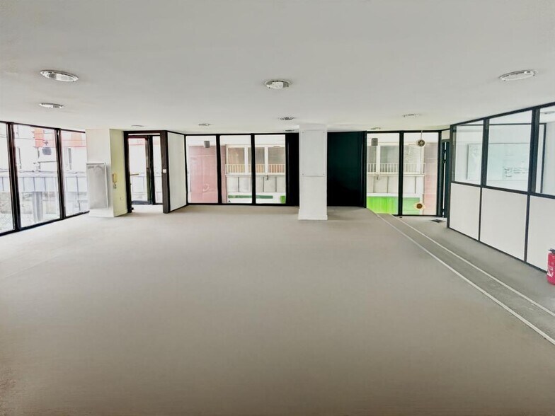 Office in Paris for sale - Building Photo - Image 2 of 9