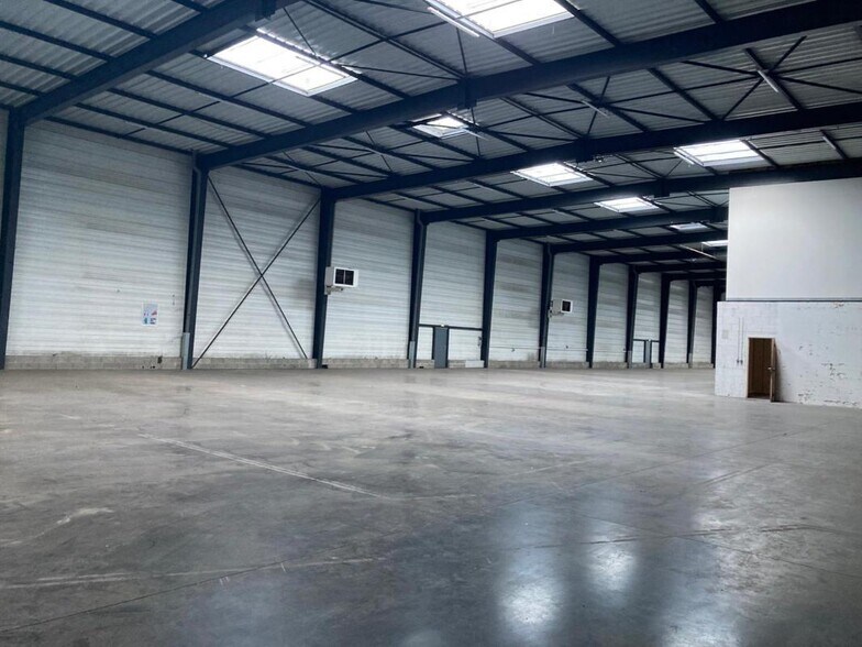 Light Industrial in Décines-Charpieu to rent - Building Photo - Image 3 of 18