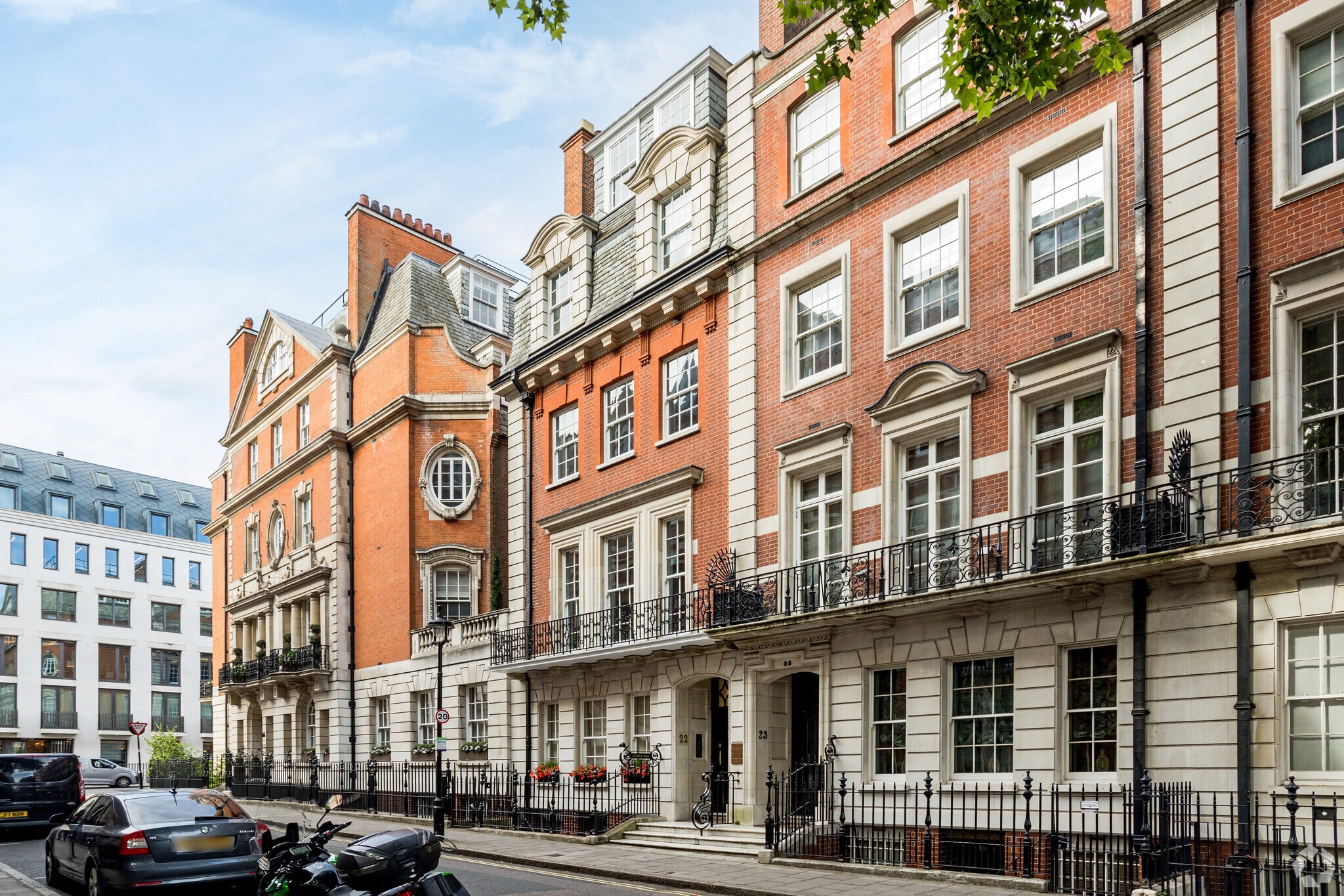 22 Gilbert St, London to rent Building Photo- Image 1 of 11