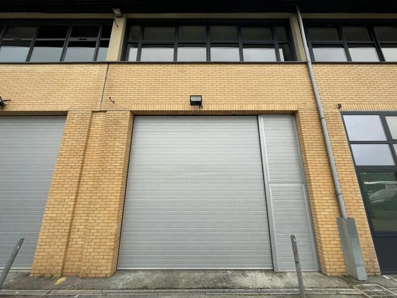 Industrial in Villejuif to rent - Building Photo - Image 2 of 8