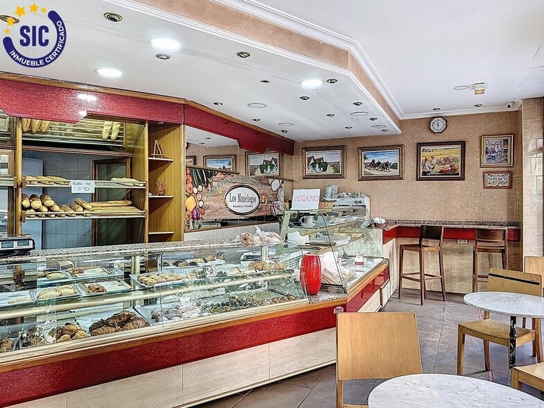 Retail in València, Valencia to rent - Building Photo - Image 1 of 34
