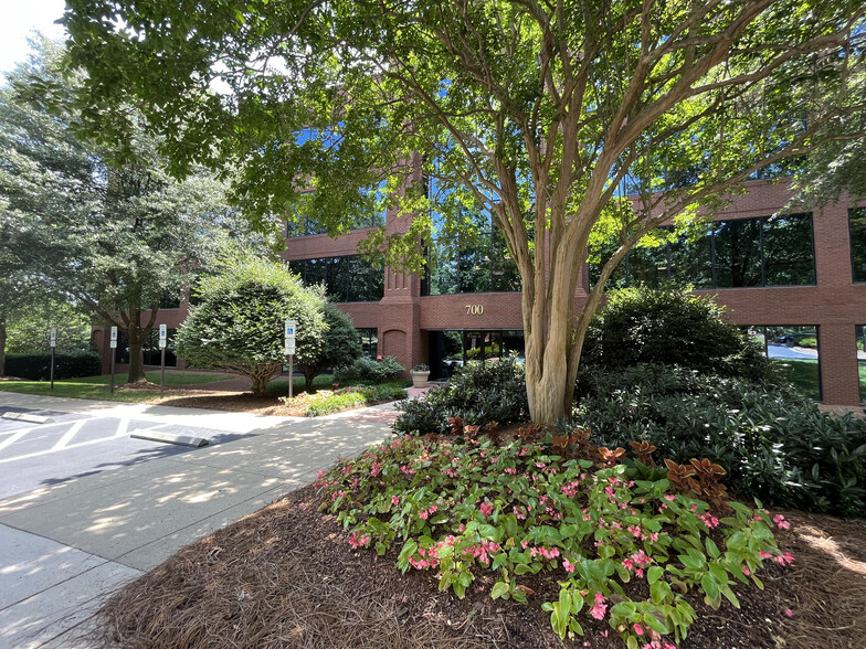 700 Spring Forest Rd, Raleigh, NC for rent - Building Photo - Image 3 of 11