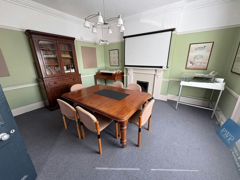 61 South St, Havant for sale - Building Photo - Image 2 of 13