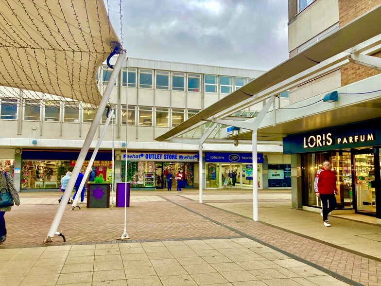 North Walk, Yate to rent - Building Photo - Image 2 of 8