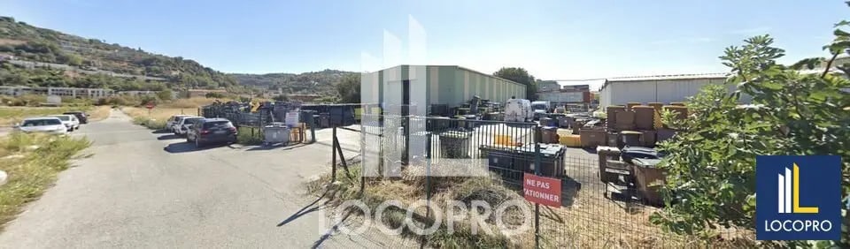 Location Local d'activités 800 m² - Photo 1