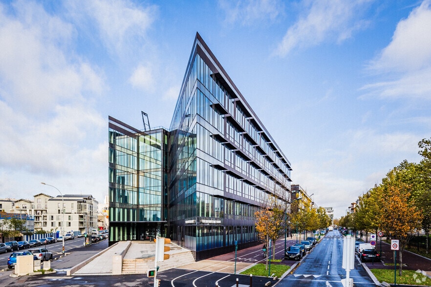 9 Rue Henri Barbusse, Gennevilliers, Gennevilliers to rent - Building Photo - Image 2 of 3