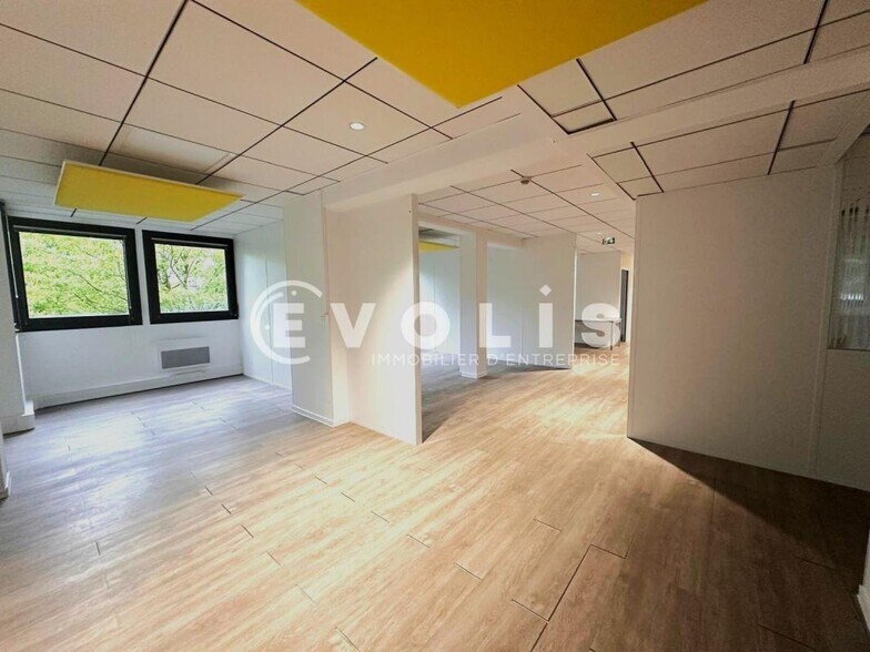 Office in Montrouge to rent - Interior Photo - Image 3 of 11