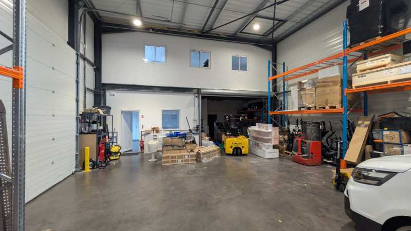 381 Rue De L'Aeropostale, Colombier-Saugnieu to rent - Building Photo - Image 2 of 13