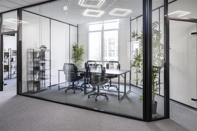 Office in Chessy to rent Interior Photo- Image 1 of 9