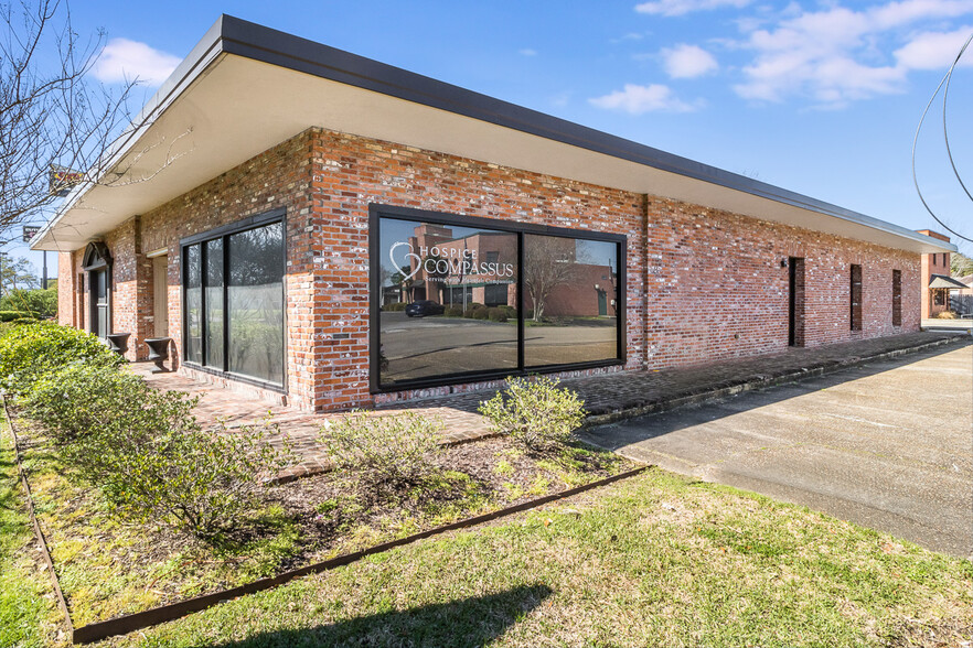 610 W Pinhook Rd, Lafayette, LA for sale - Building Photo - Image 1 of 1