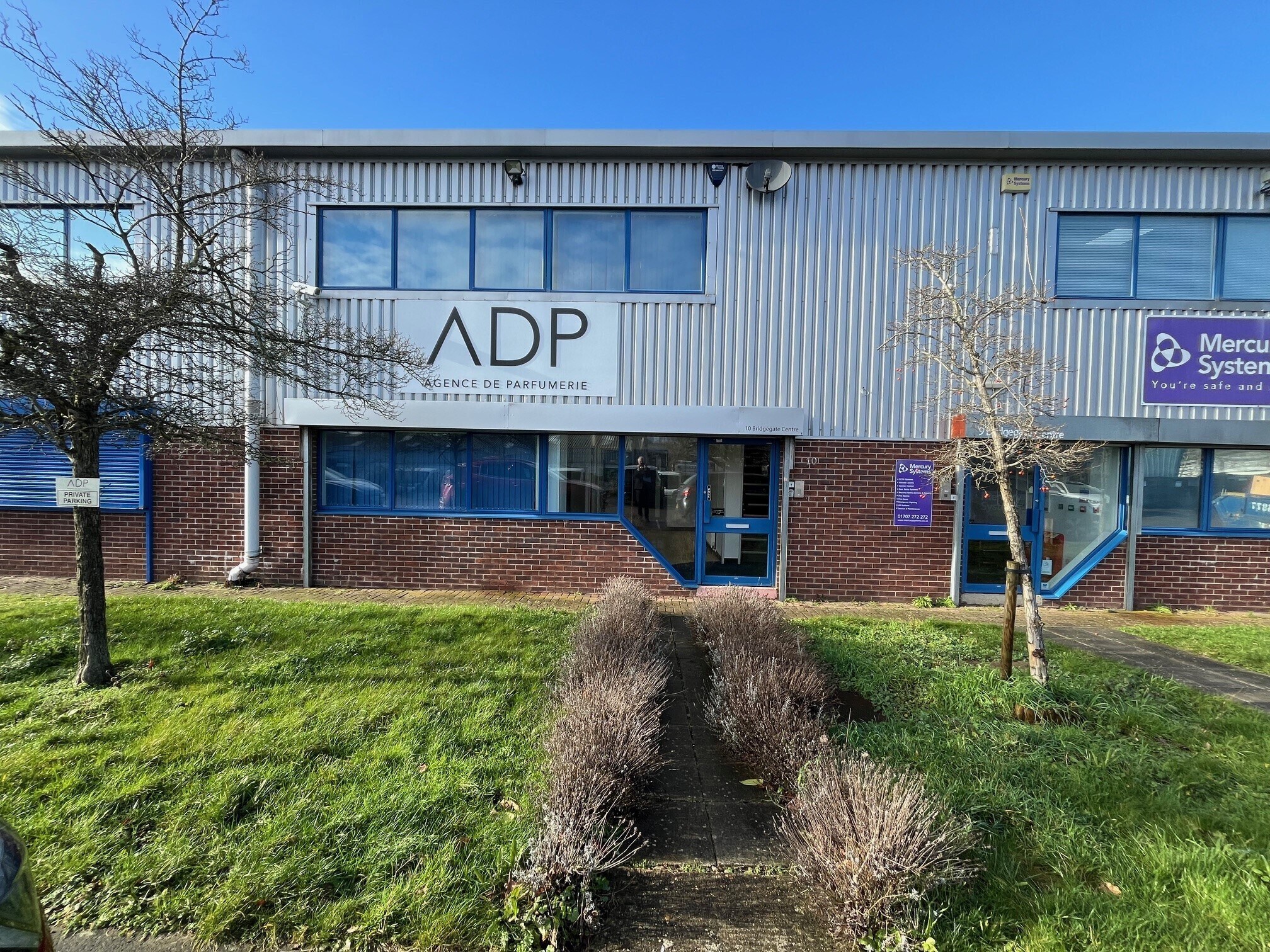 Martinfield, Welwyn Garden City to rent Building Photo- Image 1 of 19