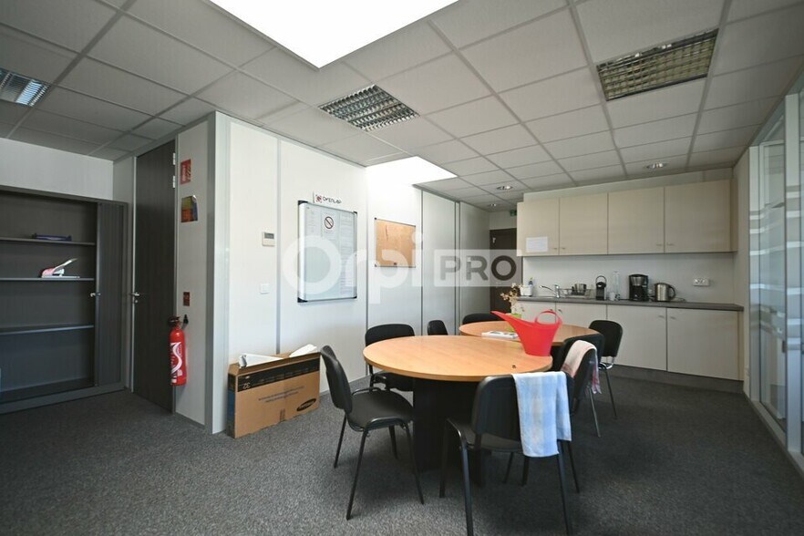 5 Rue Edison, Bron to rent - Interior Photo - Image 3 of 14