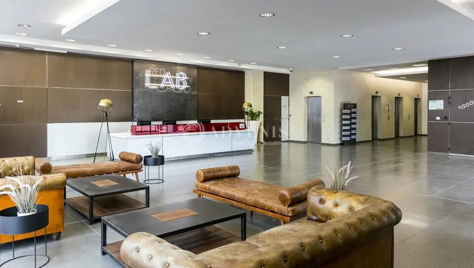 Office in Ivry-sur-Seine to rent Building Photo- Image 1 of 11