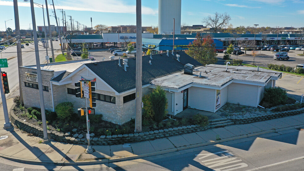 1900 S Arlington Heights Rd, Arlington Heights, IL for rent - Building Photo - Image 3 of 6