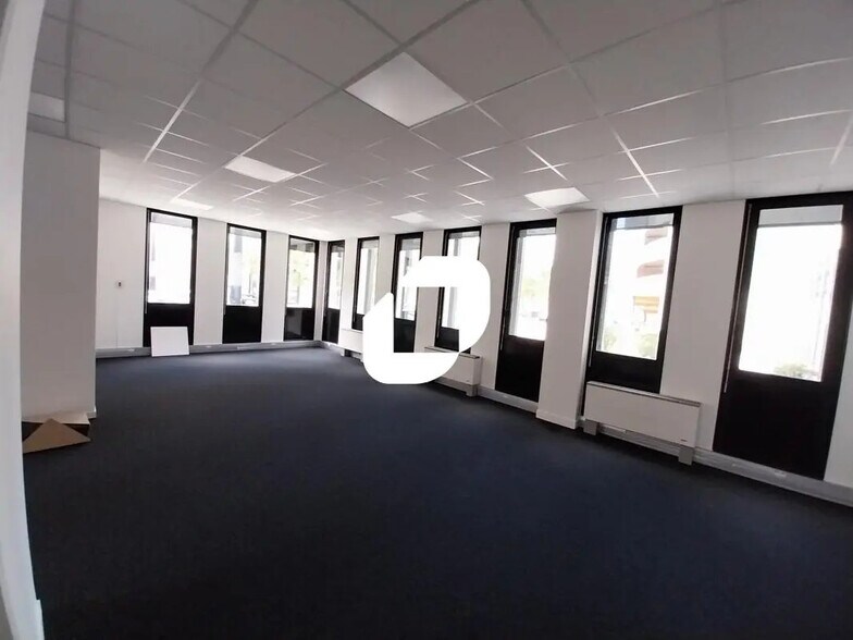 Office in Grenoble to rent - Interior Photo - Image 3 of 8