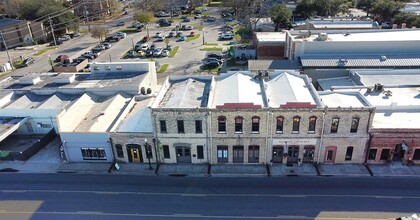 709 Chestnut St, Bastrop, TX for rent Building Photo- Image 1 of 12