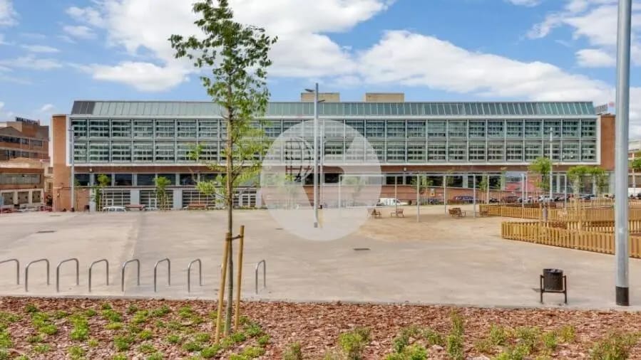 Office in Esplugues de Llobregat, Barcelona to rent Building Photo- Image 1 of 23